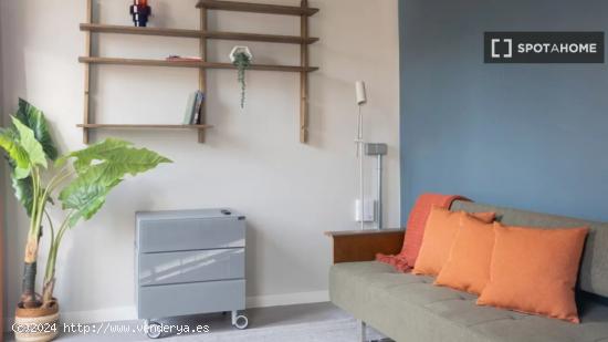 Precioso estudio situado en Barcelona - BARCELONA