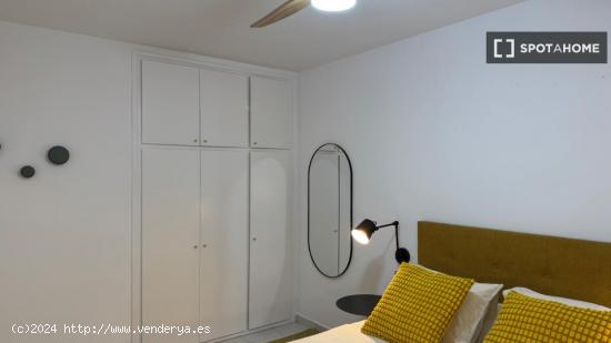 Se alquila habitación en piso de 4 habitaciones en Sant Cugat del Vallès - BARCELONA