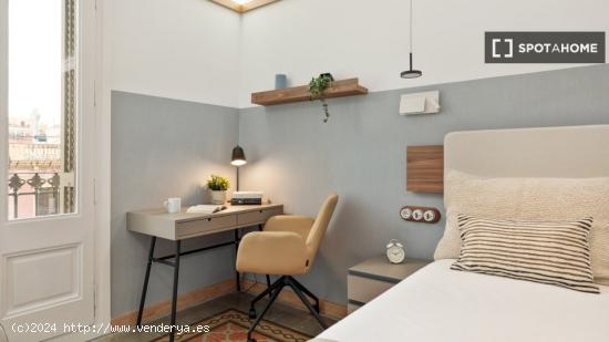 Se alquila habitación en piso de 4 habitaciones en Barcelona - BARCELONA