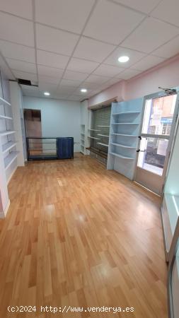 EN VENTA LOCAL COMERCIAL EN  PETRER ZONA LAS CHIMENEAS - ALICANTE