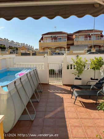 PRECIOSO ADOSADO DE 3 DORMITORIOS 2 BAÑOS EN ORIHUELA COSTA (LA ZENIA) - ALICANTE