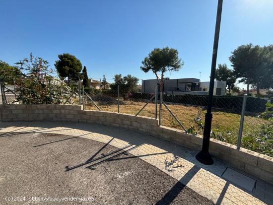 ¡Terreno Exclusivo en Venta! Parcela de 700 m² en Santa Apolonia, El Vedat de Torrent - VALENCIA