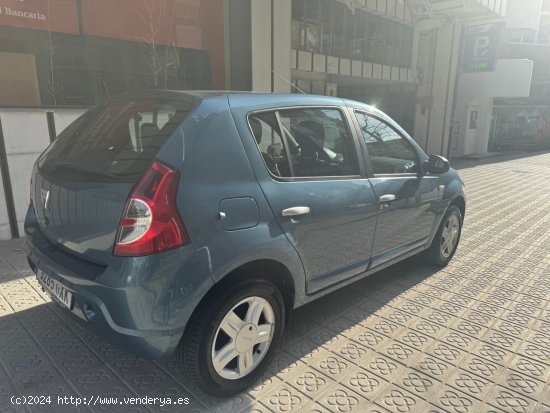 Dacia Sandero Base 1.2 16v 75cv - Barcelona