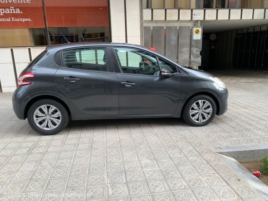 Peugeot 208 5P ACTIVE 1.4 HDi 68 - Barcelona