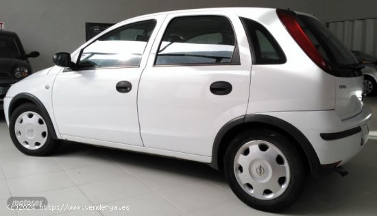 Opel Corsa 1.3 CDTI de 2003 con 233.404 Km por 2.900 EUR. en Salamanca