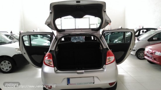 Renault Clio 1.5 DCI 5P de 2012 con 76.415 Km por 5.980 EUR. en Salamanca