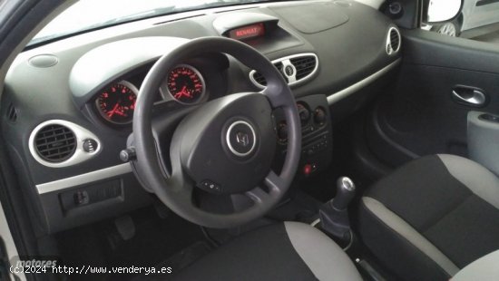 Renault Clio 1.5 DCI 5P de 2012 con 76.415 Km por 5.980 EUR. en Salamanca