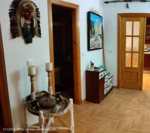 EN MACAEL ( ALMERÍA ), VENTA DE PISO DE TRES HABITACIONES. - ALMERIA