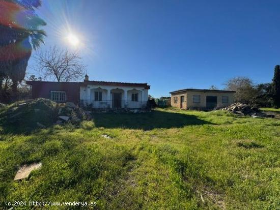  Casa con terreno a la venta en Carmona - SEVILLA 