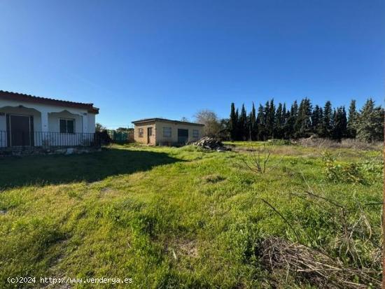 Casa con terreno a la venta en Carmona - SEVILLA