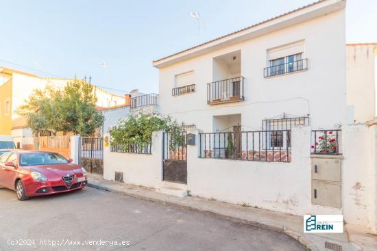 CHALET DE 184M2 Y 4 DORMITORIOS EN EL CENTRO DE LOMINCHAR. - TOLEDO