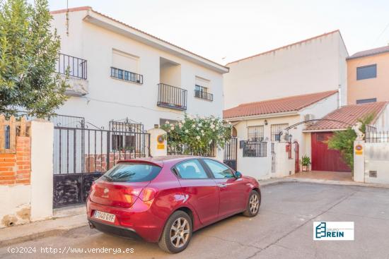 CHALET DE 184M2 Y 4 DORMITORIOS EN EL CENTRO DE LOMINCHAR. - TOLEDO