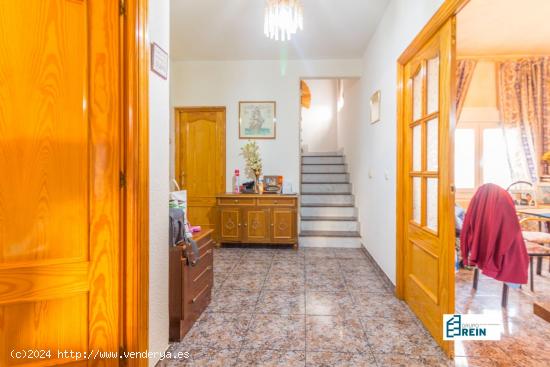 CHALET DE 184M2 Y 4 DORMITORIOS EN EL CENTRO DE LOMINCHAR. - TOLEDO