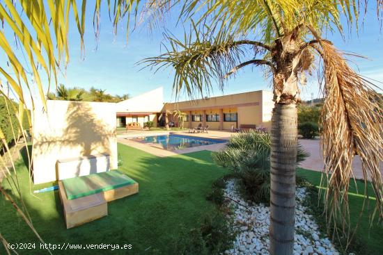  Excelente  chalet en la mejor zona de Mutxamel - ALICANTE 