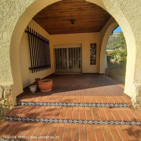 Chalet parcela 660mts ( 20 x 33) 120 m2 en una planta, comedor chimenea, 3 dorm., 2 baños, coc - VA