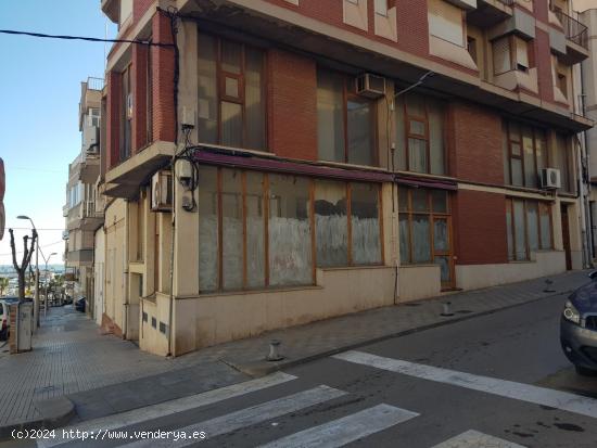  Local Esquinero, en dos de las mejores calles comerciales de La Rapita - TARRAGONA 