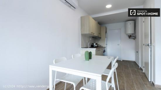 Acogedor apartamento de 1 dormitorio con aire acondicionado en Sants - Sólo estudiantes - BARCELONA