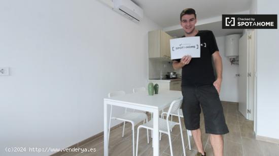 Acogedor apartamento de 1 dormitorio con aire acondicionado en Sants - Sólo estudiantes - BARCELONA