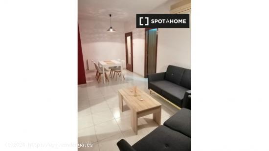 Habitación en piso compartido en barcelona. - BARCELONA