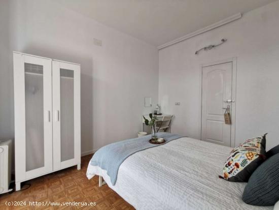  Habitación acogedora con llave independiente en el apartamento compartido, Puerta del Sol - MADRID 