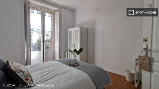 Habitación acogedora con llave independiente en el apartamento compartido, Puerta del Sol - MADRID