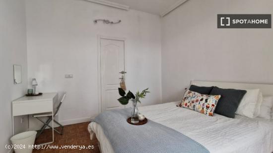 Habitación acogedora con llave independiente en el apartamento compartido, Puerta del Sol - MADRID