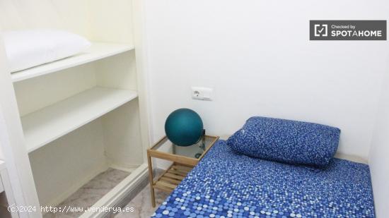 Habitación amueblada con armario empotrado en piso compartido, L’Hospitalet de Llobregat - BARCEL