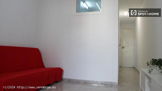 Habitación amueblada con armario empotrado en piso compartido, L’Hospitalet de Llobregat - BARCEL