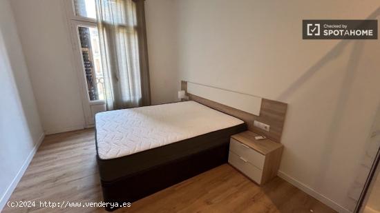 Se alquilan habitaciones en un apartamento de 7 dormitorios en el Eixample - BARCELONA