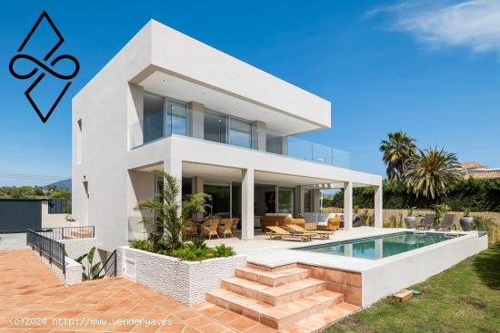 ¡La Villa de Tus Sueños Te Espera en San Pedro Beach, Marbella! - MALAGA