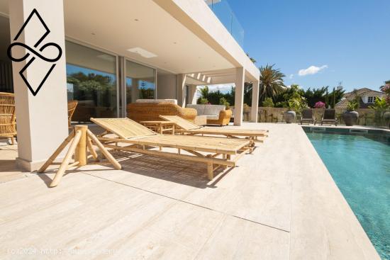 ¡La Villa de Tus Sueños Te Espera en San Pedro Beach, Marbella! - MALAGA