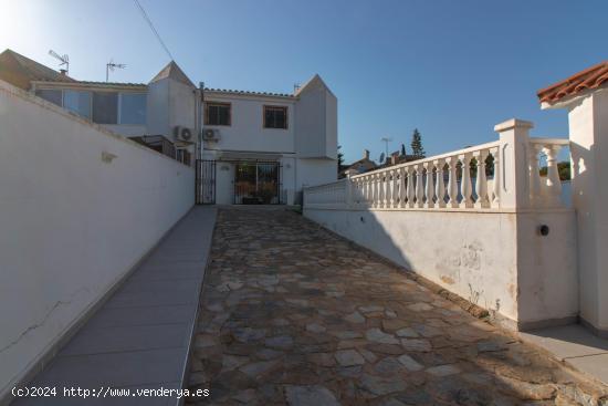 CHALET EN PERFECTAS CONDICIONES CON PISCINA PRIVADA - ALICANTE