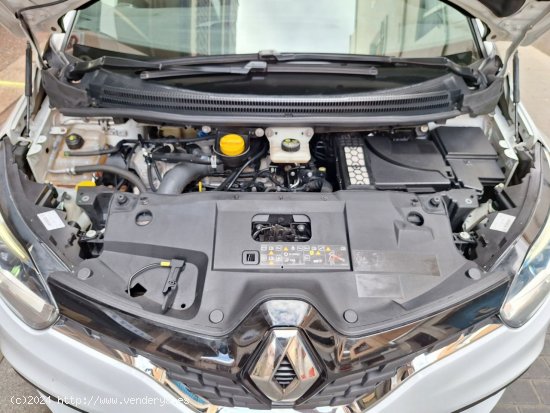 Renault Scénic 1.2 Energy Life Etiq. medioambiental verde C Euro 6 de un solo propietario - Barcelo