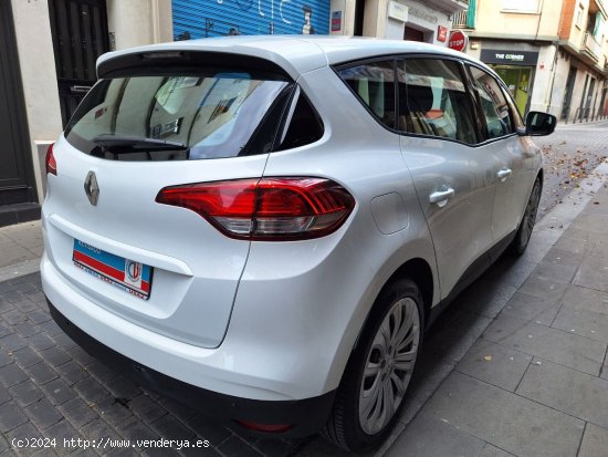 Renault Scénic 1.2 Energy Life Etiq. medioambiental verde C Euro 6 de un solo propietario - Barcelo