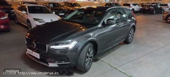 Volvo V 90 V90 Cross Country Core, B4 AWD (diesel), Diesel de 2023 con 11.940 Km por 52.990 EUR. en 