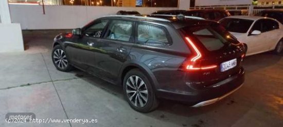 Volvo V 90 V90 Cross Country Core, B4 AWD (diesel), Diesel de 2023 con 11.940 Km por 52.990 EUR. en 