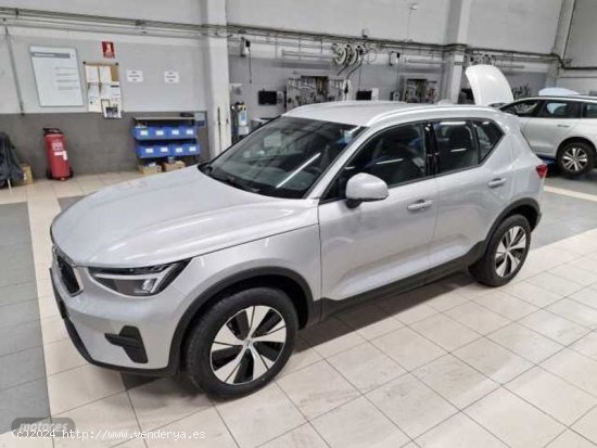 Volvo XC40 Core, B3 Mild hybrid, Gasolina de 2024 con 7 Km por 37.400 EUR. en Navarra