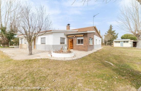  CASA CON TERRENO EN SAN FRONTIS - ZAMORA 