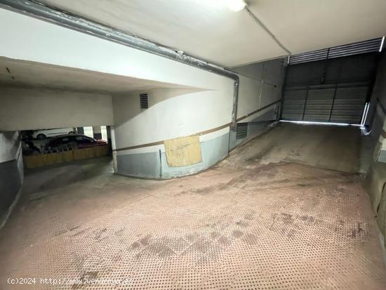 Plaza de parquing para coche mediano en la zona del Bonpreu - BARCELONA