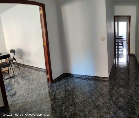 OLULA DEL RÍO ( ALMERÍA ). SE VENDE BAJO DE TRES HABITACIONES - ALMERIA