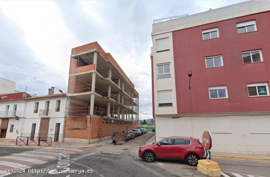 Edificio de 12 pisos en construcción paralizada en Beniarjó - VALENCIA