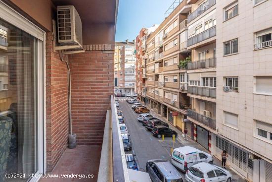 Pisazo con 6 dormitorios y 3 baños en calle Ancha de Gracia - GRANADA