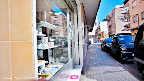 Venta por JUBILACIÓN de local comercial y negocio consolidado en Puerto de sagunto - VALENCIA