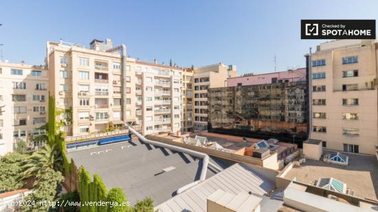 Alquiler de habitaciones en piso de 8 habitaciones en Barcelona - BARCELONA