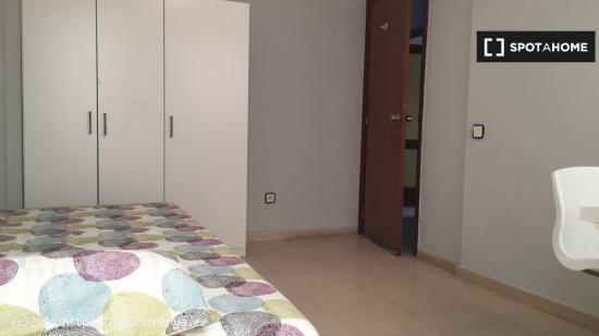 Alquiler de habitaciones para estudiantes en piso de 4 habitaciones en Alicante - ALICANTE