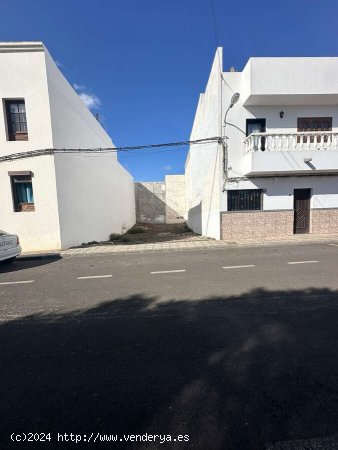 SE VENDE TERRENO URBANO CON PROYECTO EN LA CALLE CUENTA, 31 DE ARRECIFE. - Arrecife