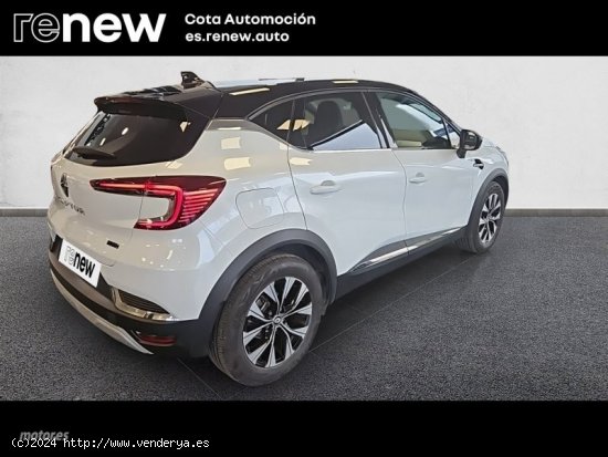 Renault Captur TECHNO E-TECH FULL HYBRID 145CV de 2023 con 18.000 Km por 24.900 EUR. en Madrid