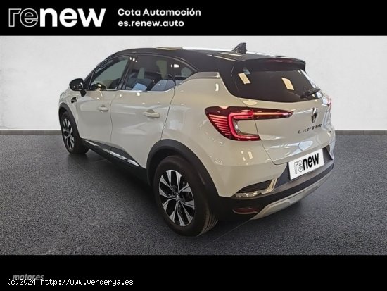 Renault Captur TECHNO E-TECH FULL HYBRID 145CV de 2023 con 18.000 Km por 24.900 EUR. en Madrid