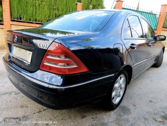 Mercedes Clase C C 220 CDI ELEGANCE KLIMATIZADOR A/C-NACIONAL de 2001 con 387.000 Km por 3.300 EUR. 