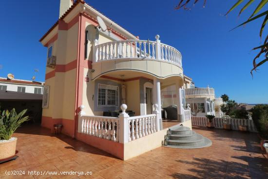 CHALET INDEPENDIENTE COMPLETAMENTE REFORMADO EN LOS ALTOS - ALICANTE